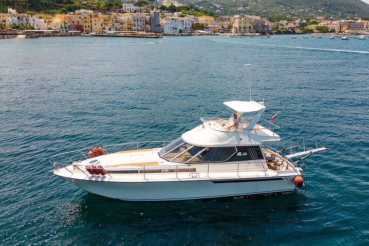 Tour of Ischia in Private Yacht