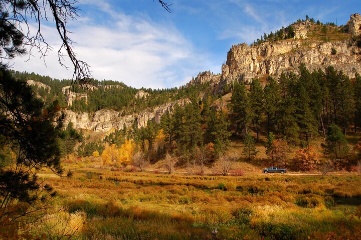 Devil's Tower & Deadwood with Spearfish Canyon Picnic