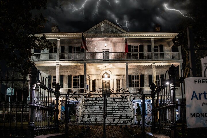 Wraiths & Wicked Whispers: Wilmington Ghost Tour