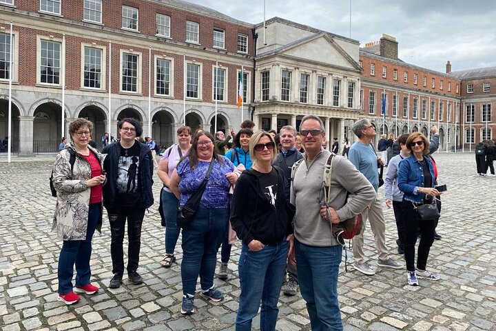 Dublin Book of Kells, Castle and Molly Malone Statue Guided Tour