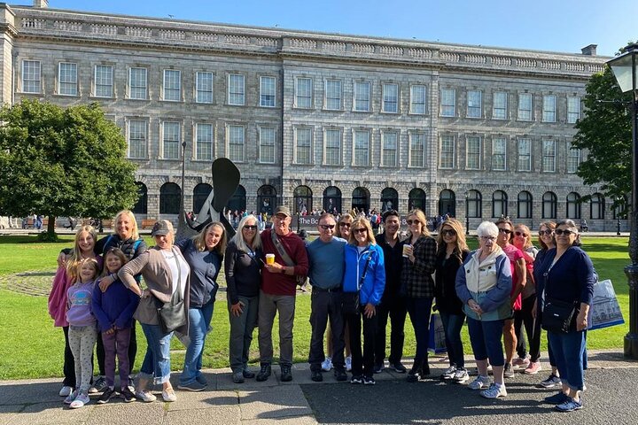 Dublin Book of Kells, Castle and Molly Malone Statue Guided Tour