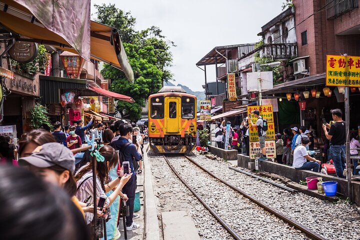 Full-Day Tour in Shifen, Jiufen & Yehliu of Taipei (Incl. ticket)