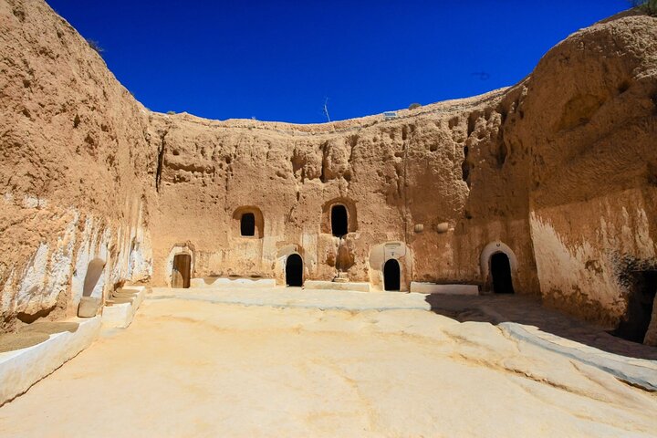 Two-Day Tunisian Sahara Tour with Food and Stay from Sousse