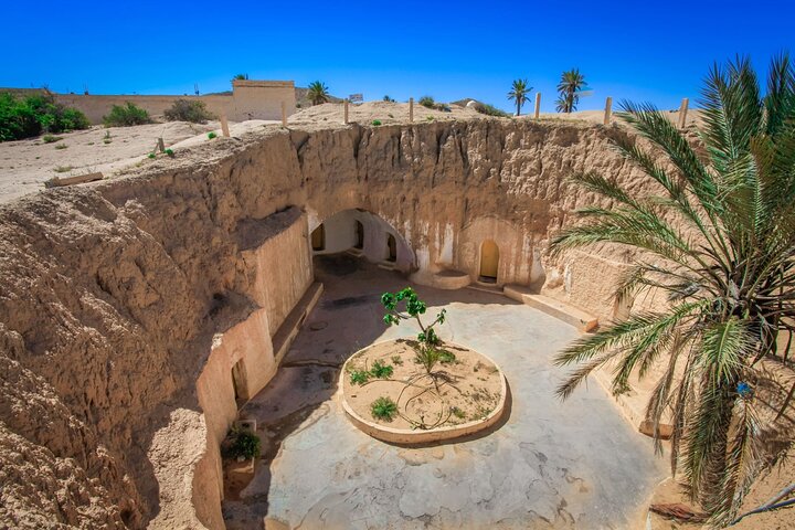 Two-Day Tunisian Sahara Tour with Food and Stay from Sousse