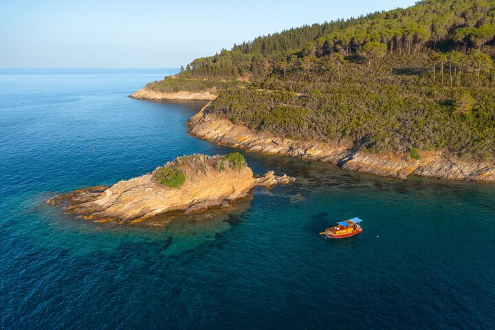 Private Sunset Tour in a Vintage Gozzo on Elba Island
