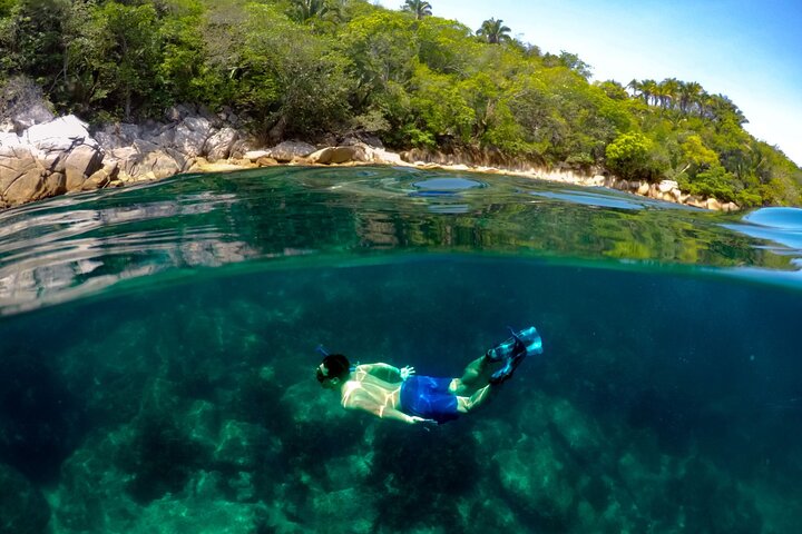 Puerto Vallarta Luxury Yacht Tour: Snorkeling, Open Bar and Lunch