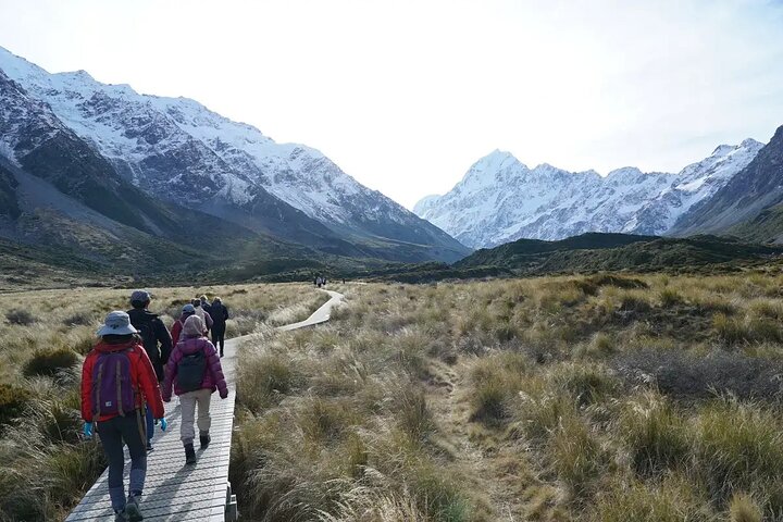 Tekapo Shuttle: Lake Tekapo to Mt Cook National Park