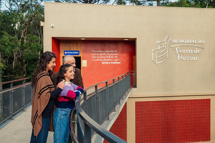 Combo: Platform Entrance, Abusado Adventure, Ferro Passar Museum