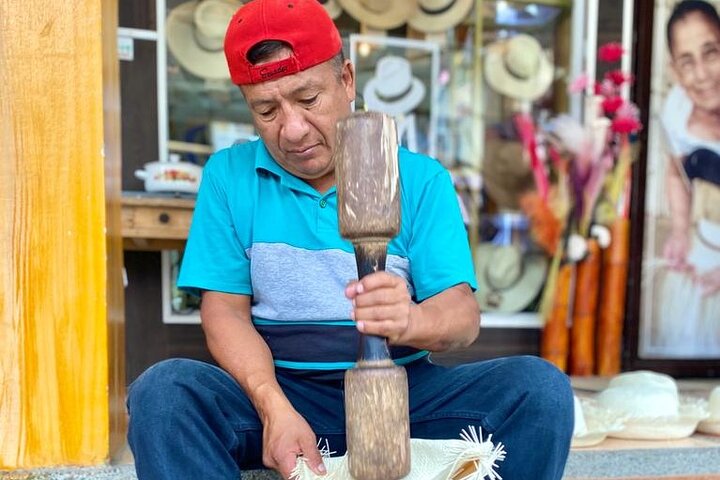 Panama Hat Maker, Artisan goods, Museum, Beachfront local Cuisine. SHORE TOUR