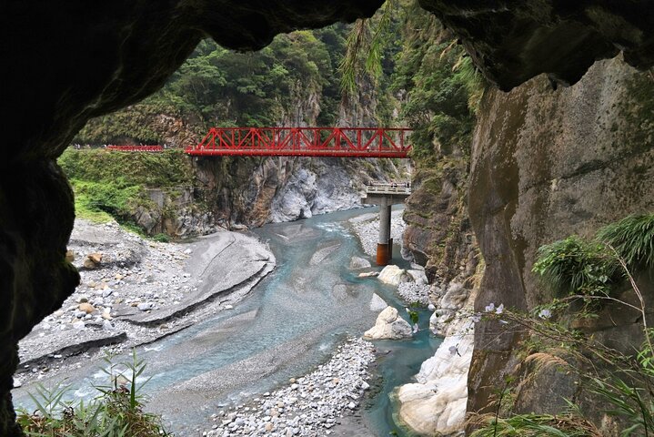 Taroko Gorge& Qingshui Cliffs& Qixingtan Group Tour from Hualien