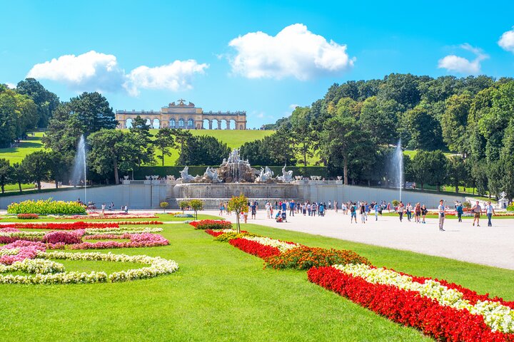 Vienna: Skip-the-Line Schönbrunn Palace & Gardens Tour
