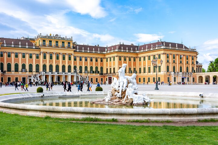 Vienna: Skip-the-Line Schönbrunn Palace & Gardens Tour
