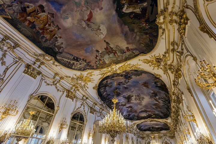 Vienna: Skip-the-Line Schönbrunn Palace & Gardens Tour