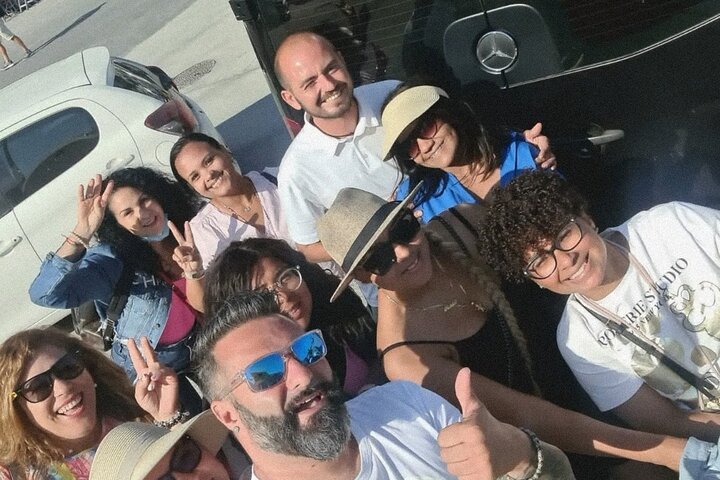 Santorini Private Roundtrip Transfer from/to Airport,Port & Hotel