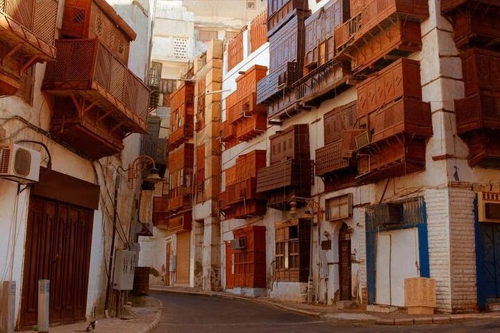Guided Tour in Jeddah by local woman