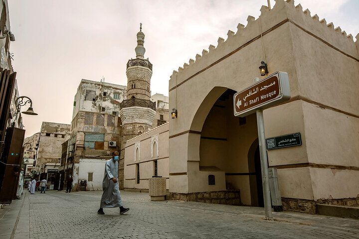 Guided Tour in Jeddah by local woman