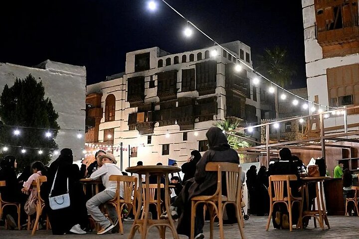 Guided Tour in Jeddah by local woman