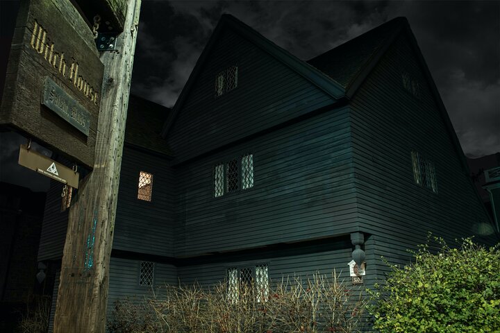 Salem Booze and Brews Haunted Pub Crawl by US Ghost Adventures
