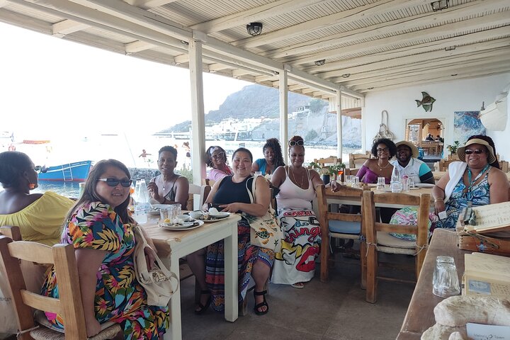 Santorini Private Roundtrip Transfer from/to Airport,Port & Hotel