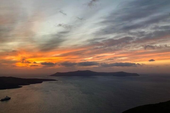Santorini Private Roundtrip Transfer from/to Airport,Port & Hotel