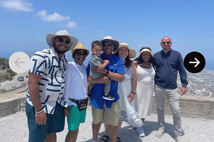 Santorini Private Roundtrip Transfer from/to Airport,Port & Hotel