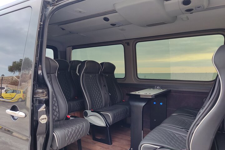 Santorini Private Roundtrip Transfer from/to Airport,Port & Hotel