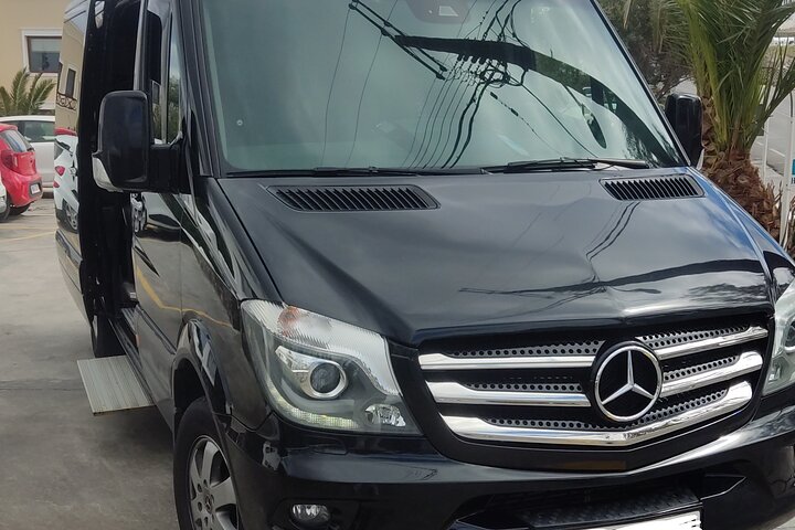 Santorini Private Roundtrip Transfer from/to Airport,Port & Hotel