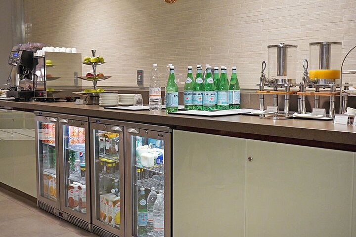 Qatar: Doha Hamad International Airport (DOH) Al Maha Lounge