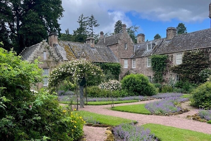 Invergordon Private Tour: Fort George, Cawdor Castle & Loch Ness