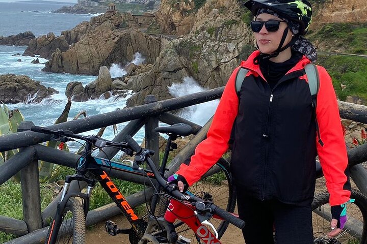 Bicycle ride along the coastal edge of Viña del Mar