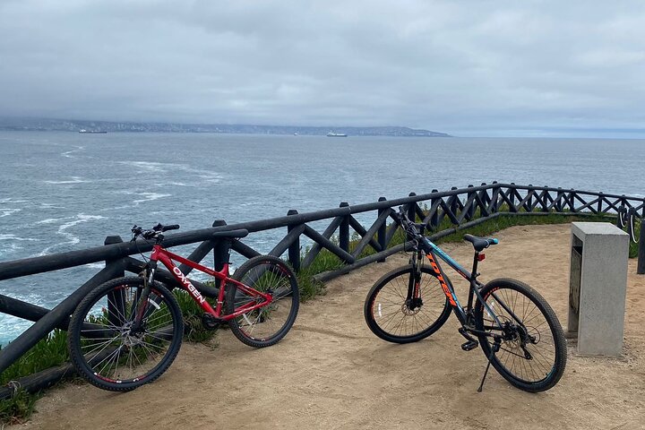 Bicycle ride along the coastal edge of Viña del Mar