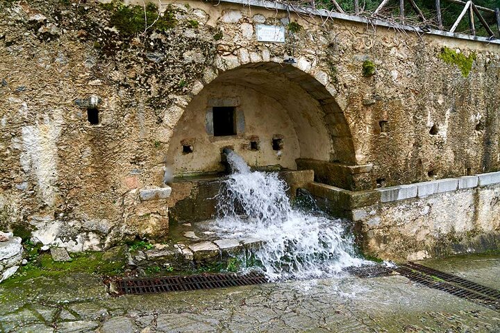 Knossos & lasithi plateau villages,Zeus's cave&olive oil Mill