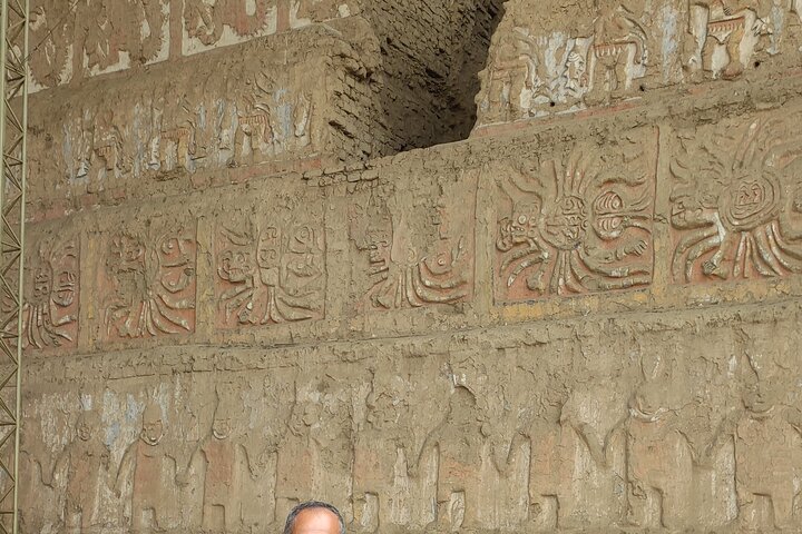 Private tour full day chan chan & huacas sun and moon in SUV