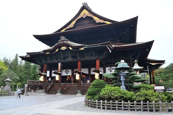 1-Day Private Snow Monkey ZenkoJi Temple & SakeTasting NaganoTour