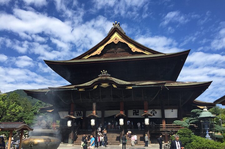 1-Day Private Snow Monkey ZenkoJi Temple & SakeTasting NaganoTour