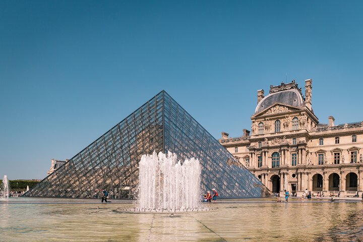 Louvre Museum Masterpieces Guided Tour with Access