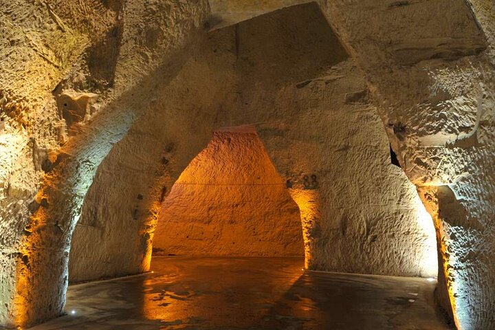 Exclusive Champagne Tour: 1 Famous+1 Boutique House & Restaurant