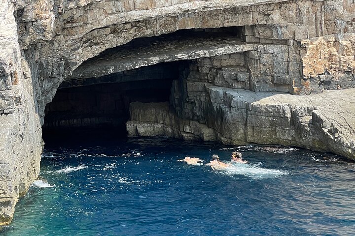 Blue Cave and Town Hvar with 5 Island Boat Tour