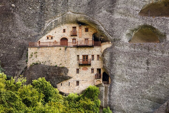 Majestic Sunset Meteora Tour with Local Guide
