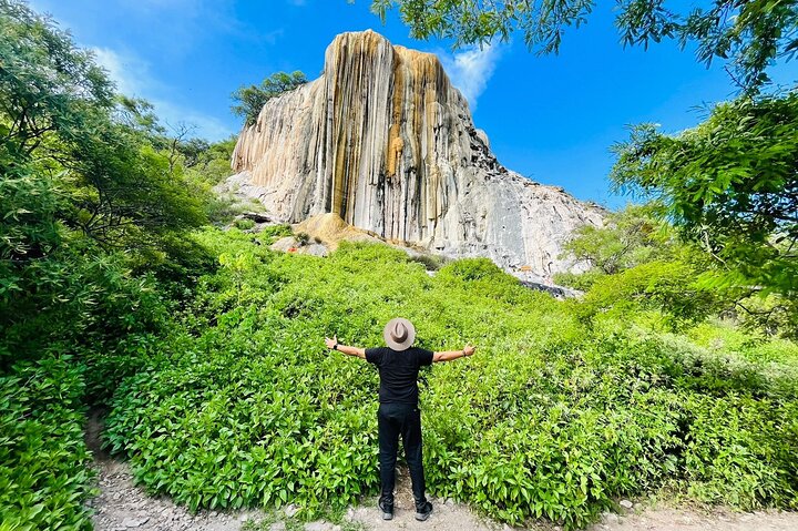 Private Tour: Monte Albán, Hierve el Agua, Teotitlán and Mezcal