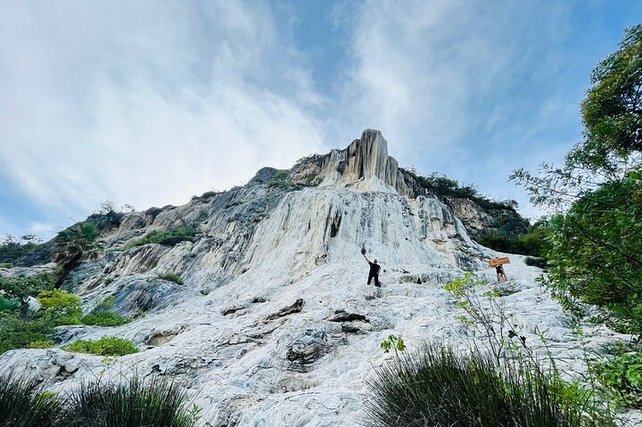 Private Tour: Monte Albán, Hierve el Agua, Teotitlán and Mezcal
