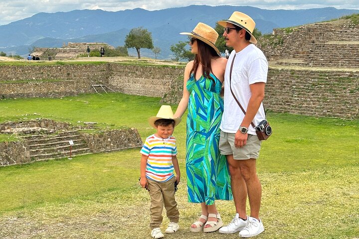 Private Tour: Monte Albán, Hierve el Agua, Teotitlán and Mezcal