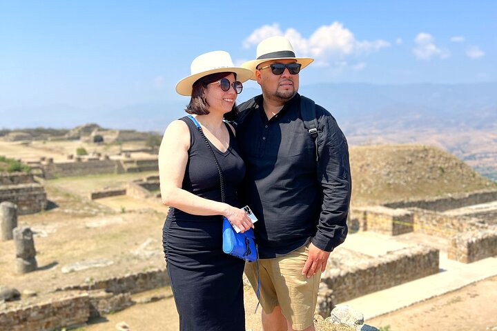 Private Tour: Monte Albán, Hierve el Agua, Teotitlán and Mezcal