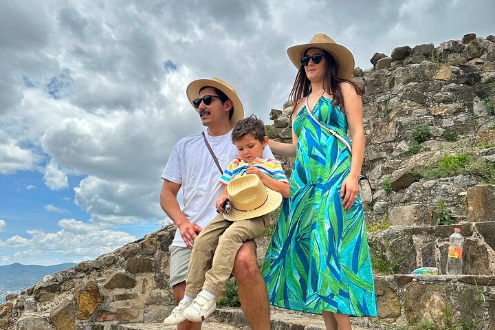 Private Tour: Monte Albán, Hierve el Agua, Teotitlán and Mezcal