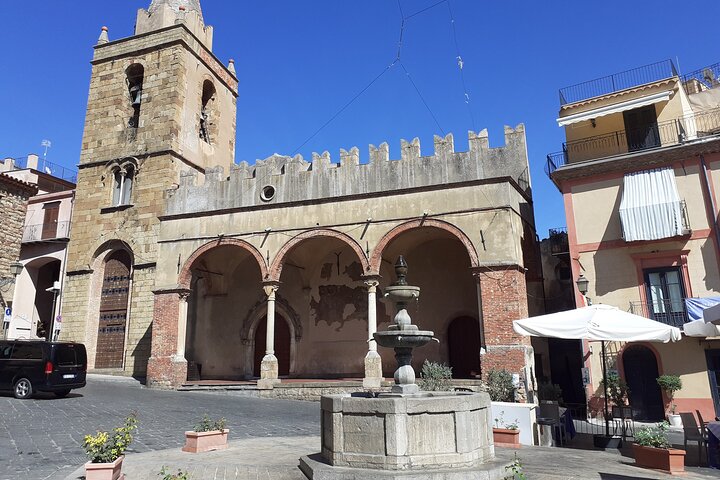 Full Day Private Tour in Medieval Villages and Vineyard in Cefalù