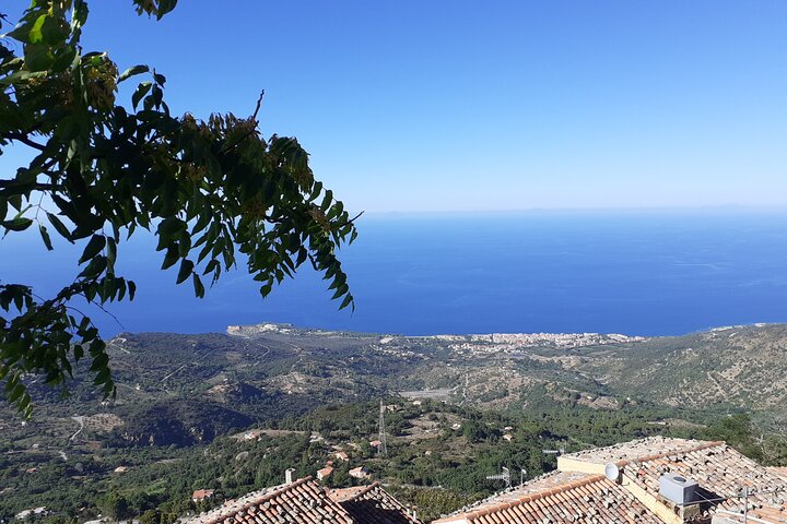 Full Day Private Tour in Medieval Villages and Vineyard in Cefalù