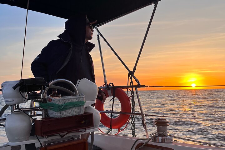 Deluxe Sunset & Day Sail Small Group