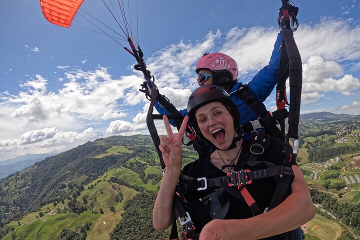 Paragliding flight in Medellin