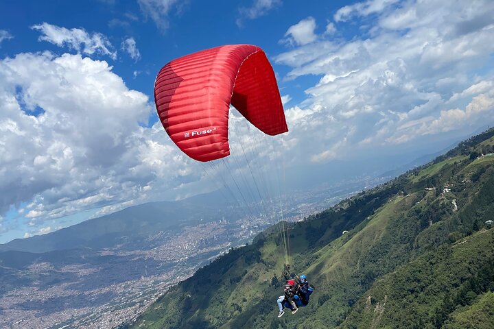 Paragliding flight in Medellin