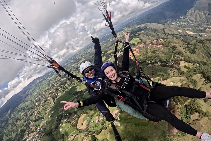 Paragliding flight in Medellin